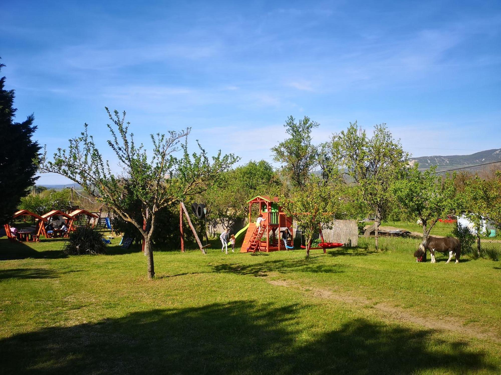Bed and Breakfast Pilisi Lovas Major, Dorog Exteriér fotografie