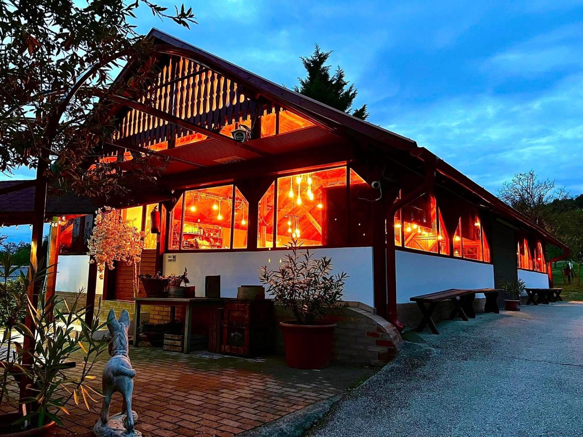 Bed and Breakfast Pilisi Lovas Major, Dorog Exteriér fotografie